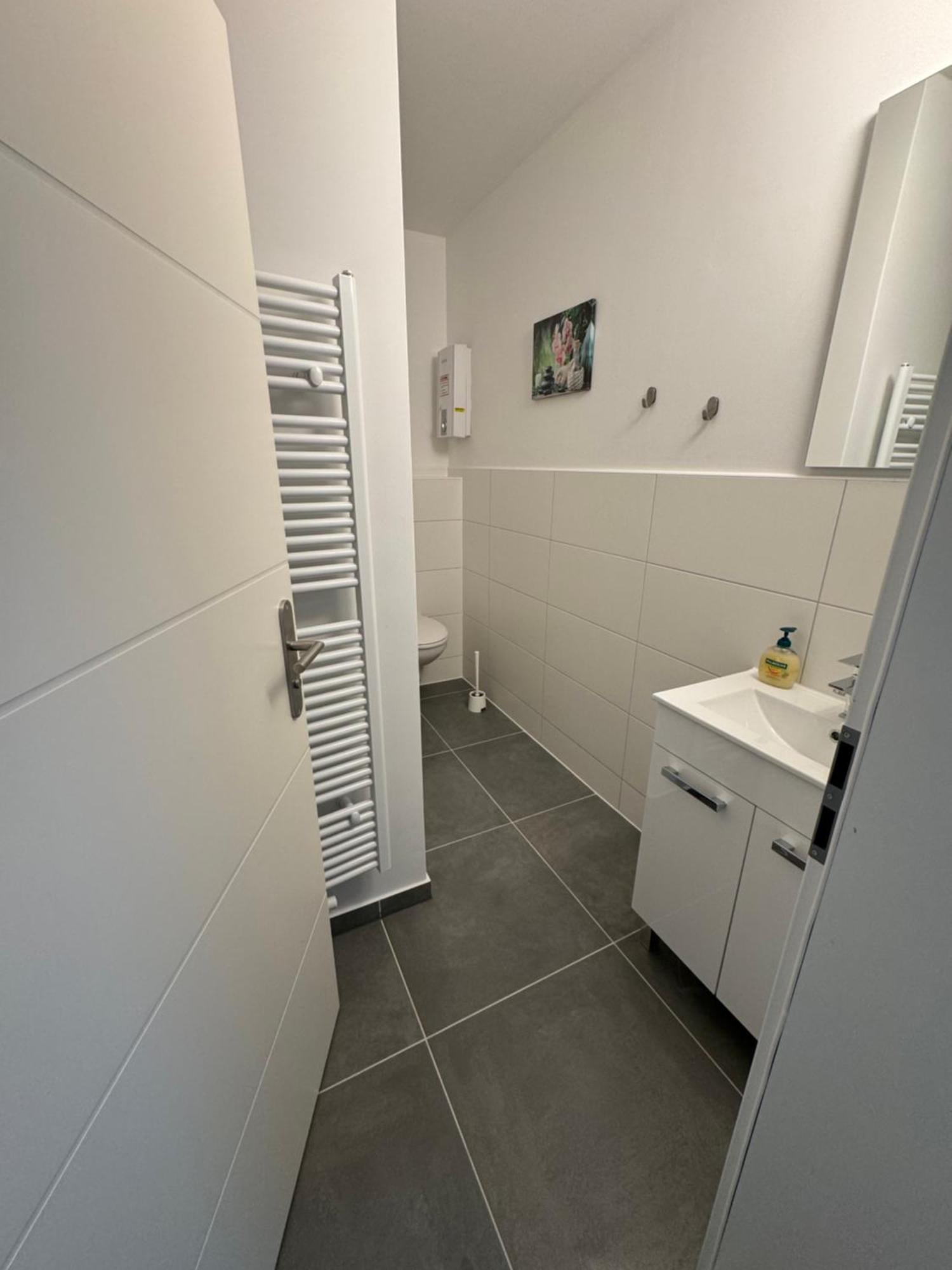 Fc-Apartmenthaus Falkensee Mit Grossem Garten Und Pkw Stellflaechen Buitenkant foto