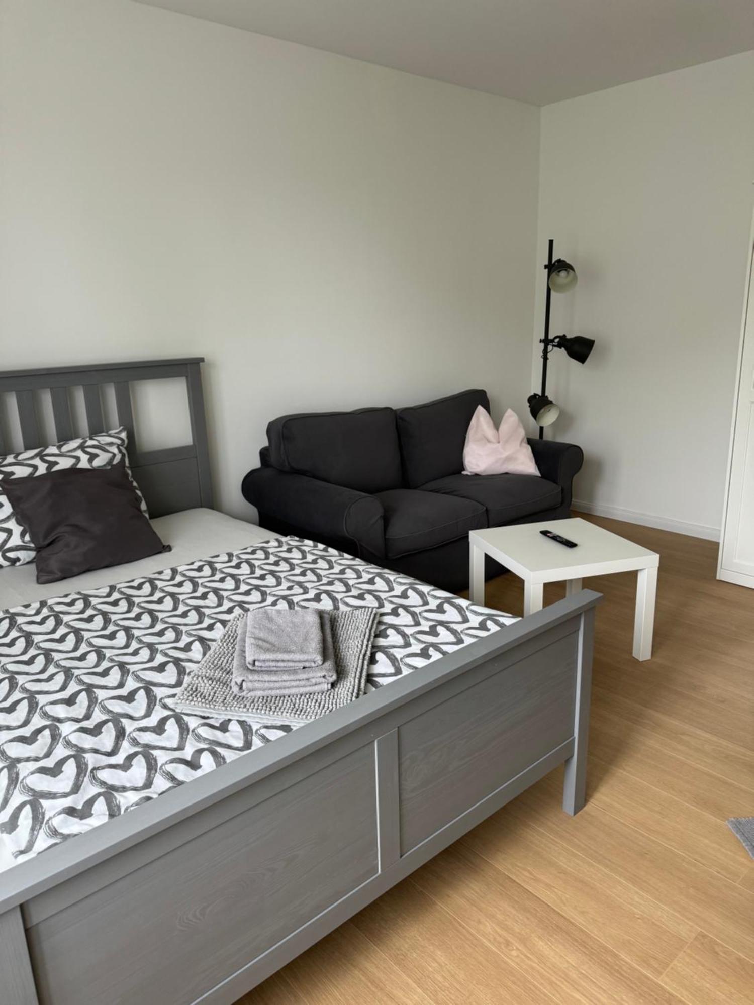 Fc-Apartmenthaus Falkensee Mit Grossem Garten Und Pkw Stellflaechen Buitenkant foto