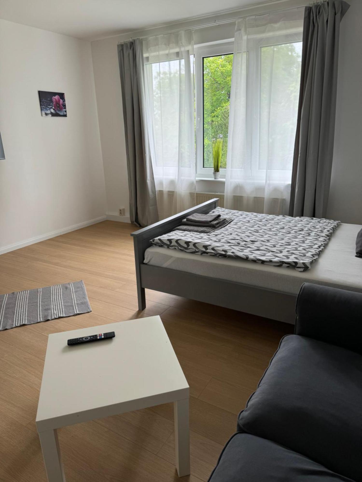 Fc-Apartmenthaus Falkensee Mit Grossem Garten Und Pkw Stellflaechen Buitenkant foto