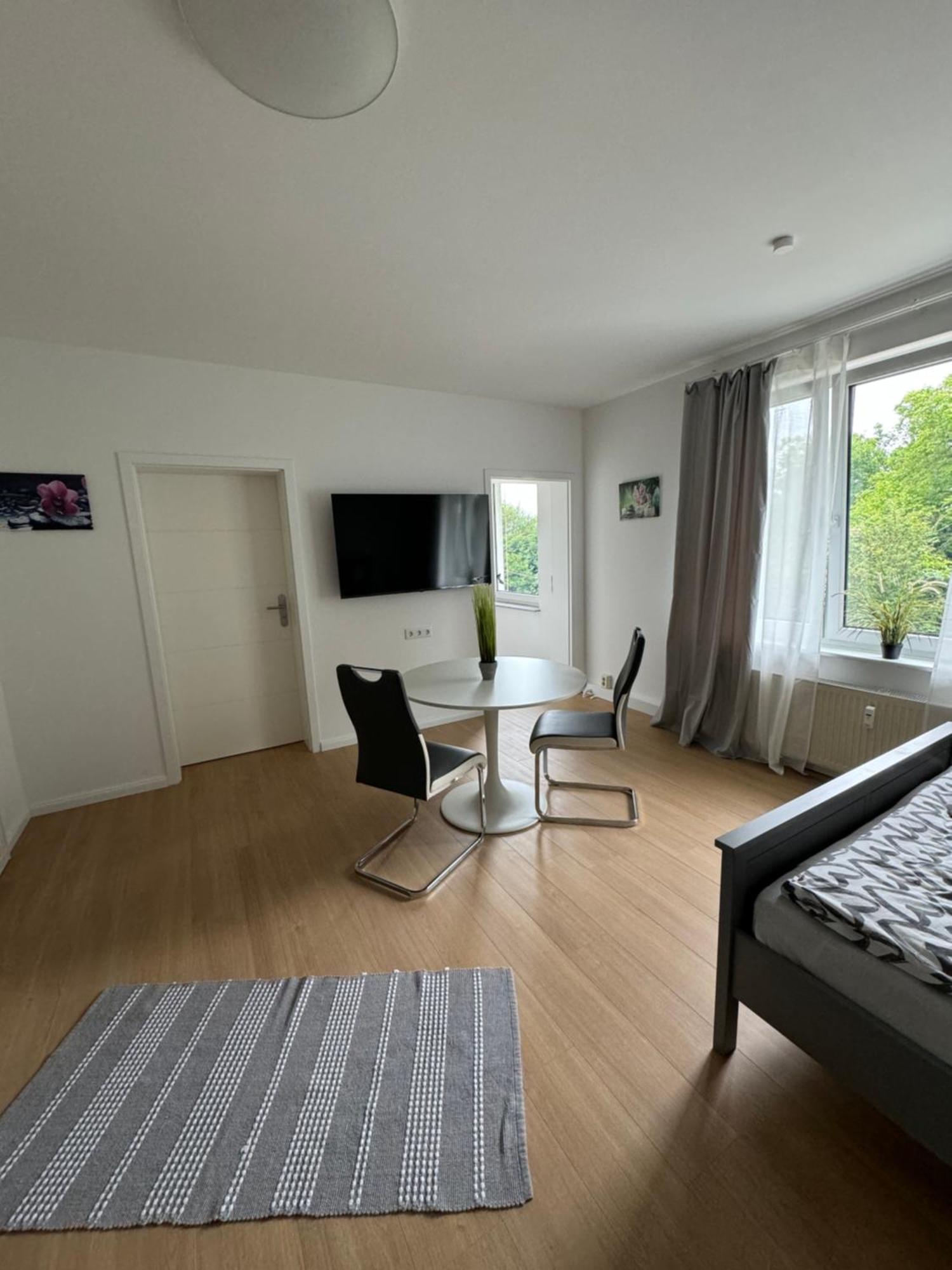 Fc-Apartmenthaus Falkensee Mit Grossem Garten Und Pkw Stellflaechen Buitenkant foto