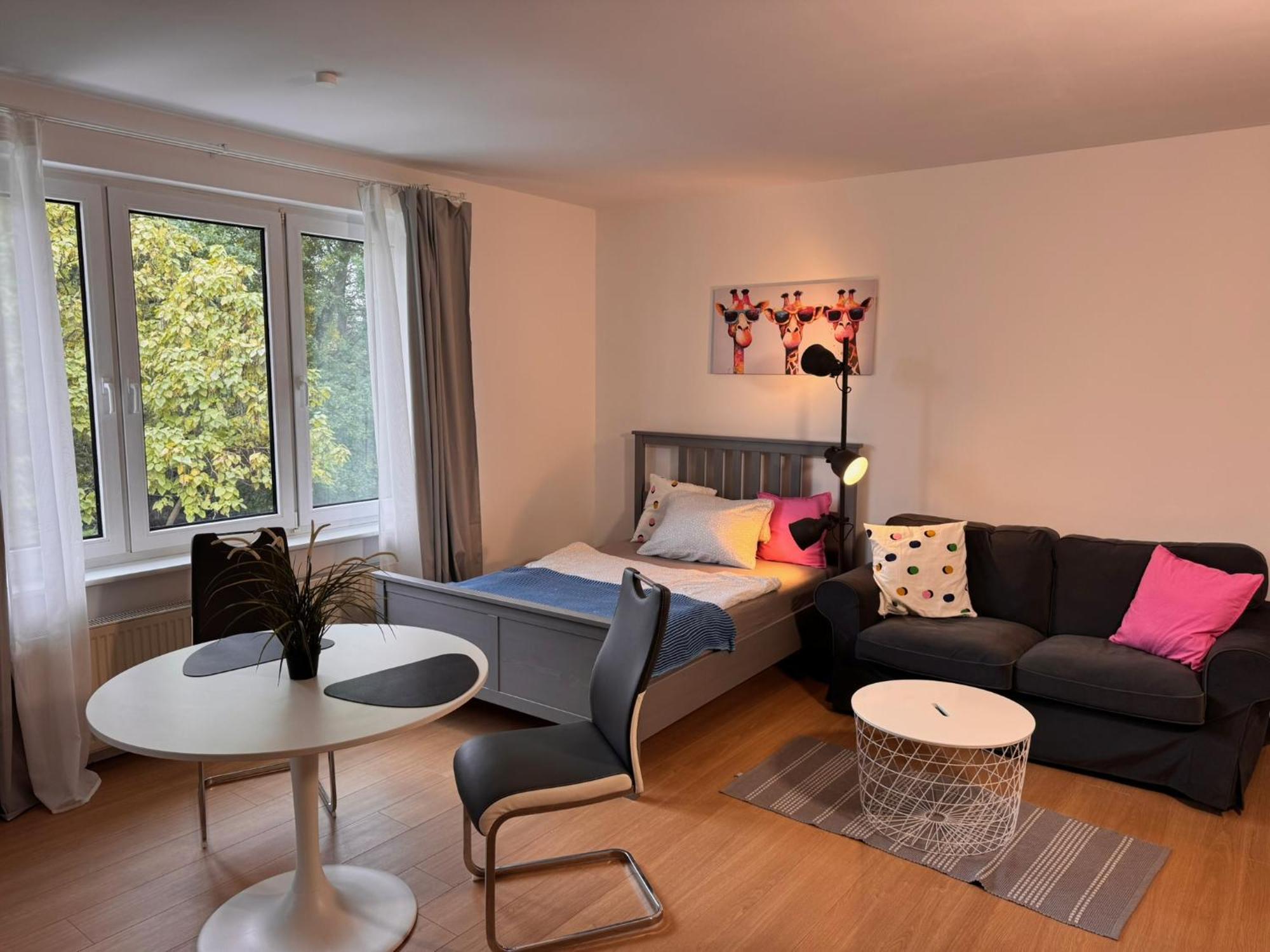 Fc-Apartmenthaus Falkensee Mit Grossem Garten Und Pkw Stellflaechen Buitenkant foto