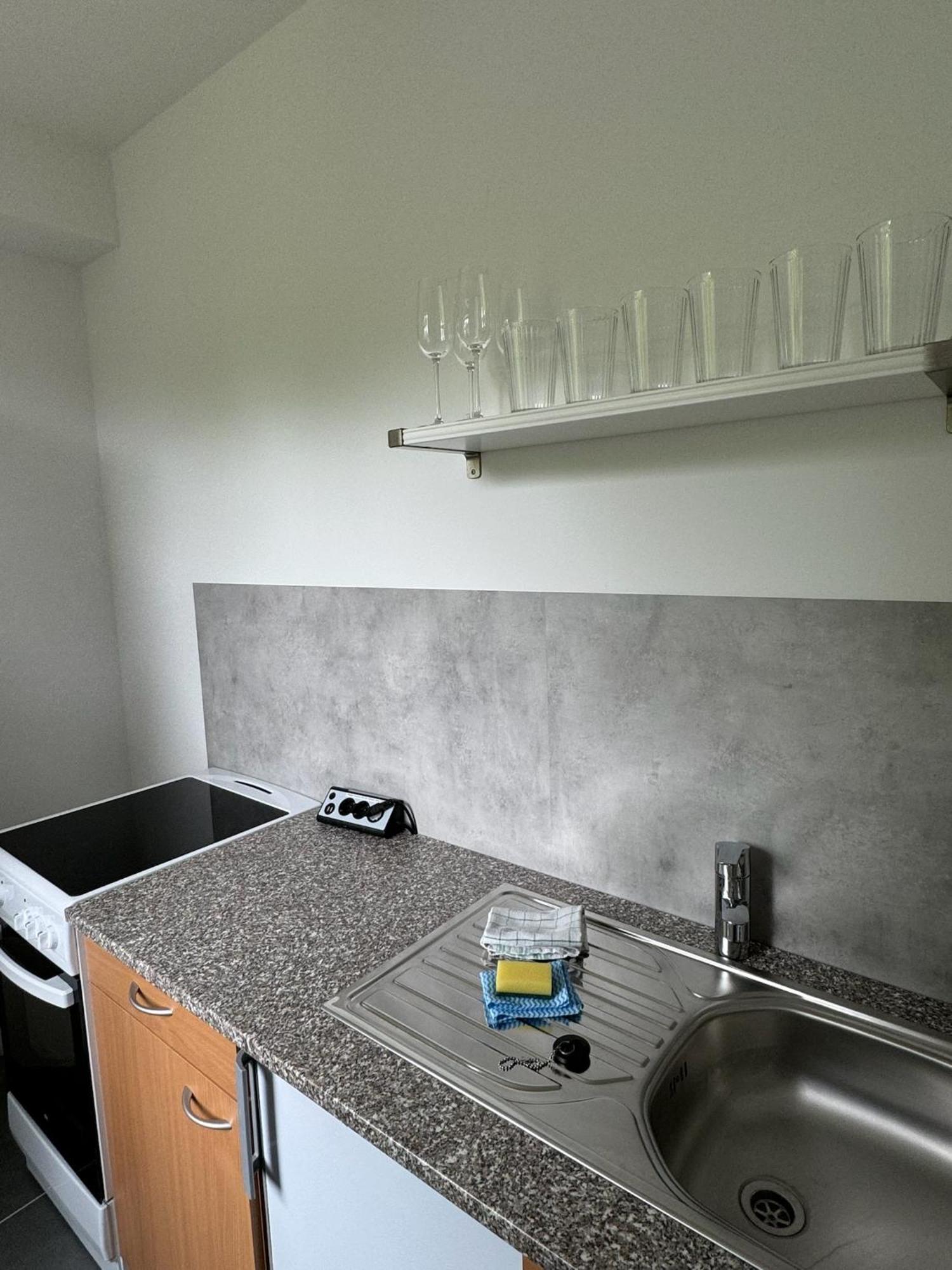 Fc-Apartmenthaus Falkensee Mit Grossem Garten Und Pkw Stellflaechen Buitenkant foto