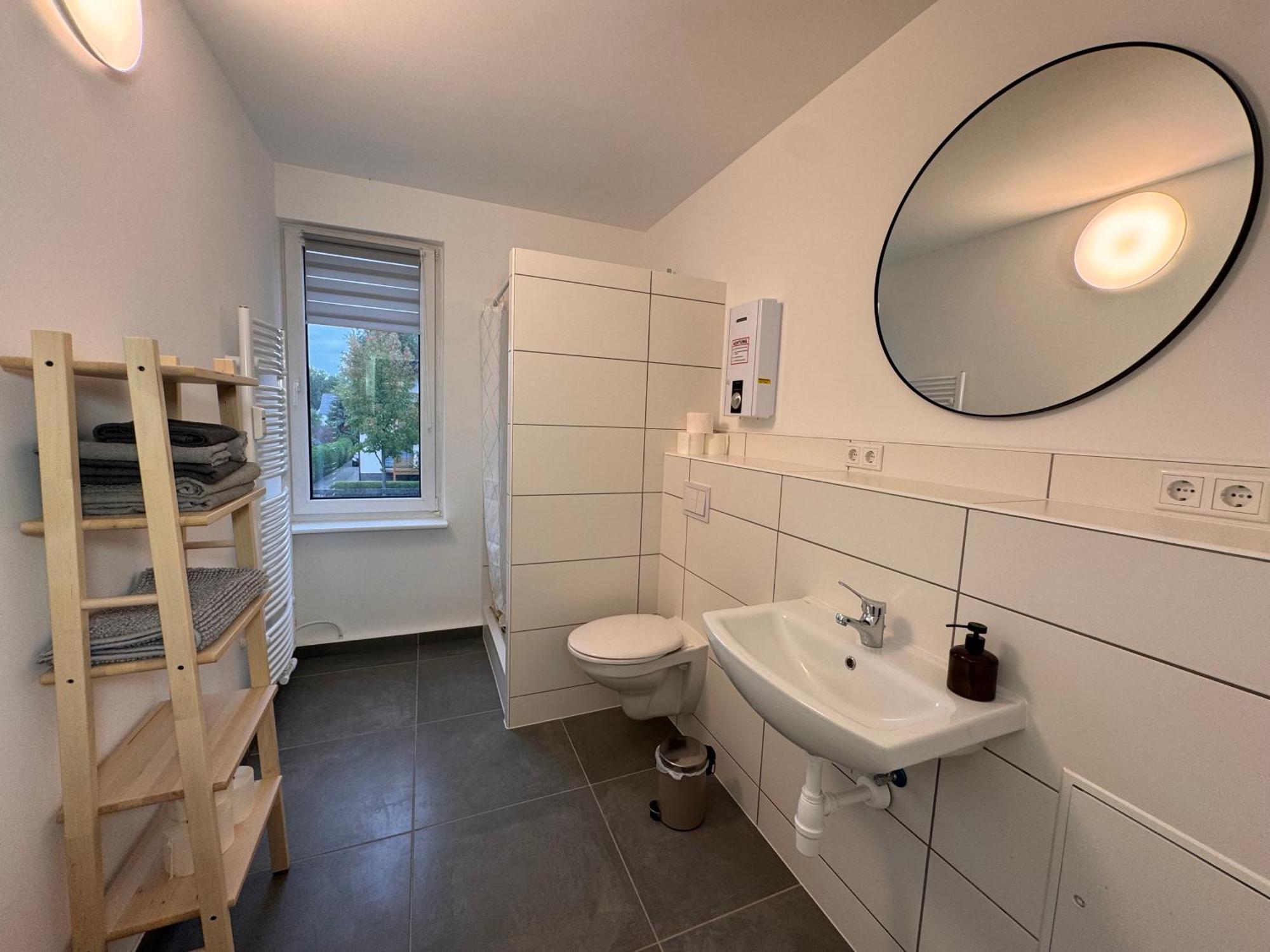Fc-Apartmenthaus Falkensee Mit Grossem Garten Und Pkw Stellflaechen Buitenkant foto